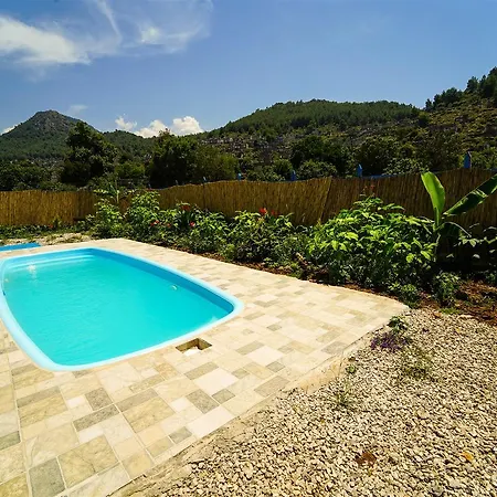 Ikiz - Kayakoy'de Kiralik 2+1 Muhafazakar Villa Fethiye